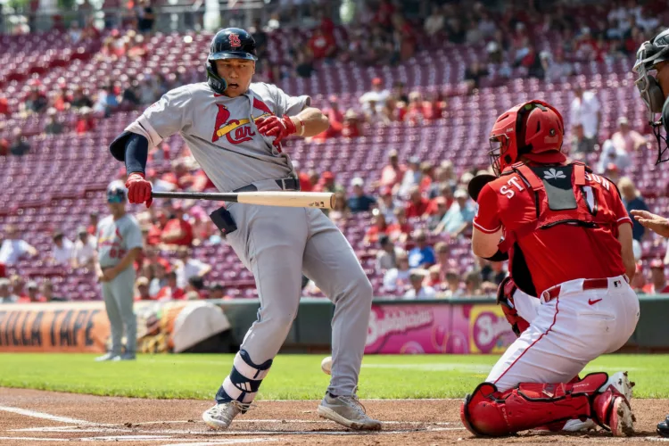 Myers drops final out, Reds fall to Cardinals